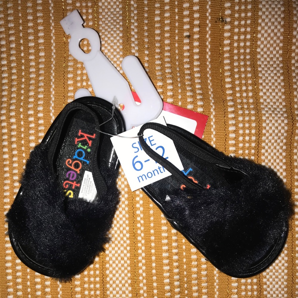 Furry sandals for baby girl